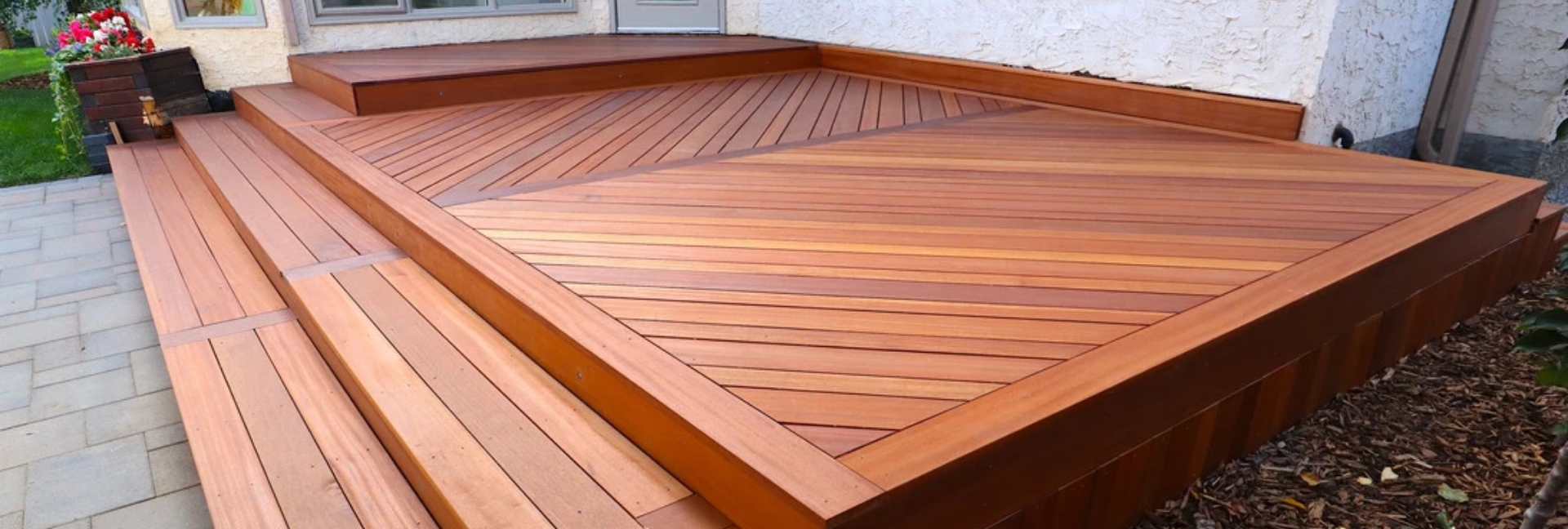 Outdoor decks in Edmonton available in composite, PVC, and cedar materials